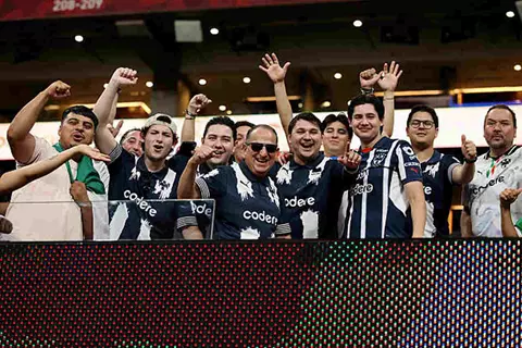 حضور مكسيكي وتركيز مشترك.. أجواء ما قبل مباراة بروسيا دورتموند أمام مونتيري (صور)